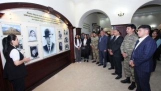 Gənc partiya fəalları Heydər Əliyev Mərkəzini ziyarət ediblər