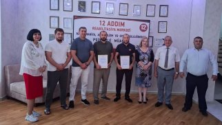 “12 addım” Reabilitasiya Mərkəzinə kitablar hədiyyə edildi