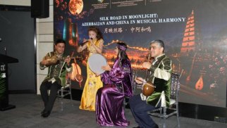 Pekində Azərbaycan muğamı və Çin musiqisi bir səhnədə səslənib