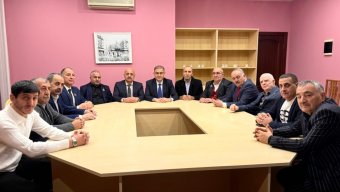 
Baş konsulluğun rəhbəri vəzifələrini icra edən Şöhrət Mustafayev Krasnoyarskdakı soydaşlarımızla görüşüb