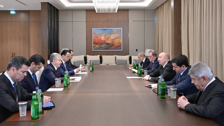 İlham Əliyev Özbəkistan Prezidenti Şavkat Mirziyoyevlə görüşüb